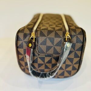 Toiletry Makeup Travel Good for both men and women. NWOT